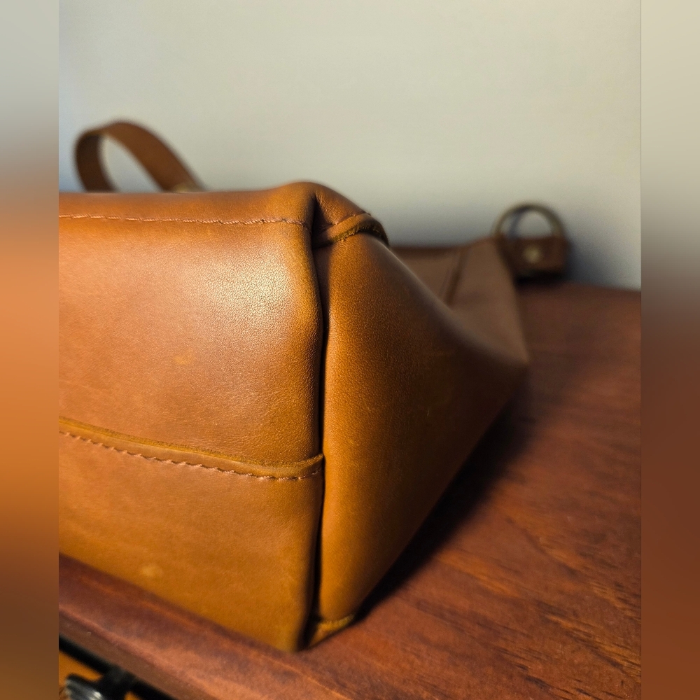 Portland Leather Tan Shoulder Bag - Picture 11 of 16
